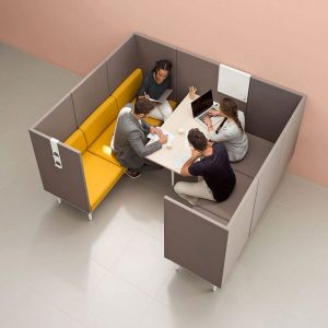 Reunió en un longo pod d'actiu