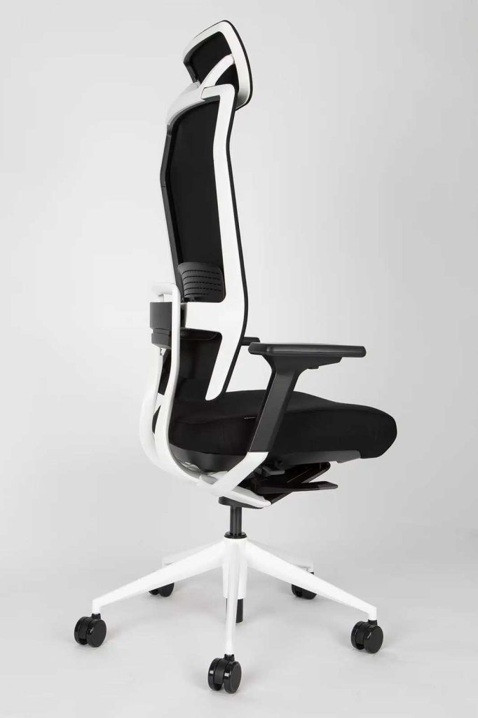 Cadira de direcció TNK Flex en versió colors blanc i negre