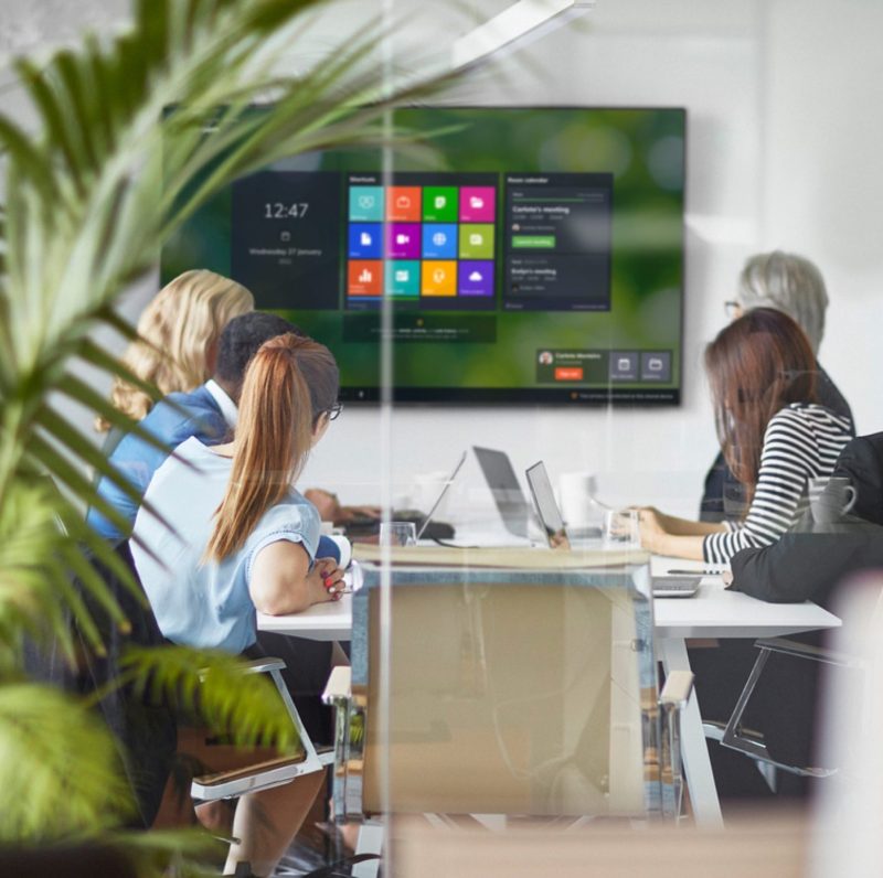 pantalla interactiva oficina colaborativa